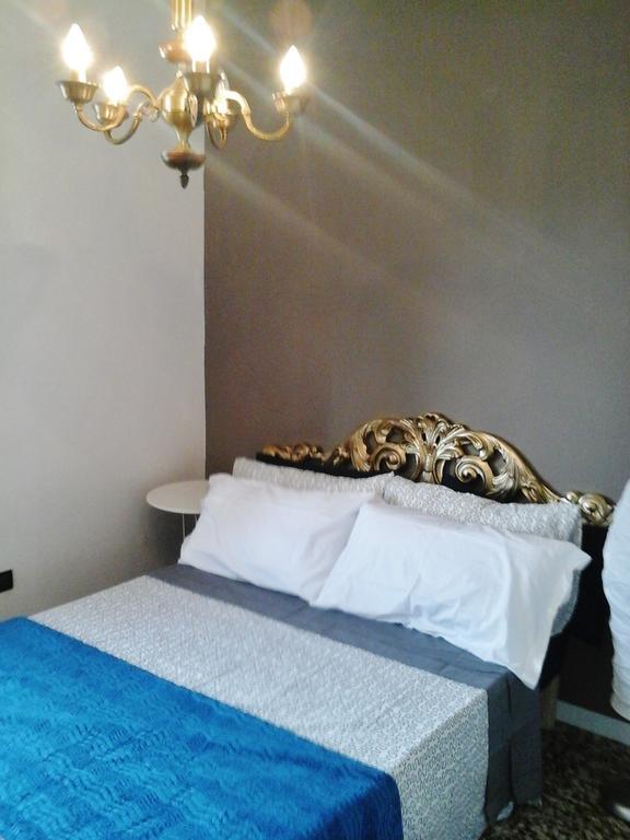L.T. Schneider B&B Bolonia Habitación foto