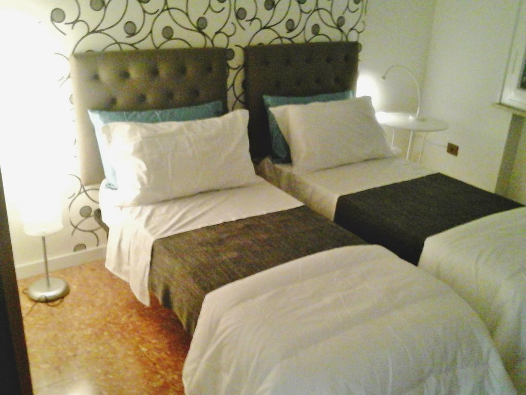 L.T. Schneider B&B Bolonia Habitación foto