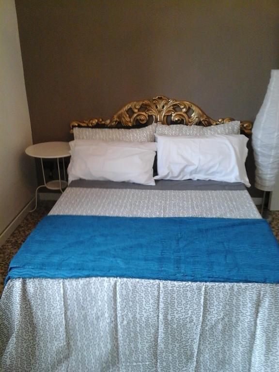 L.T. Schneider B&B Bolonia Habitación foto